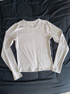 Hollister Light Gray Long Sleeve Crewneck Tee Women’s Medium